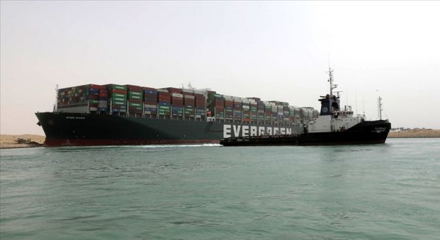 Süveyş Kanalı'nda sıkışan gemi dünya lojistik sektörünün gündemini değiştirdi