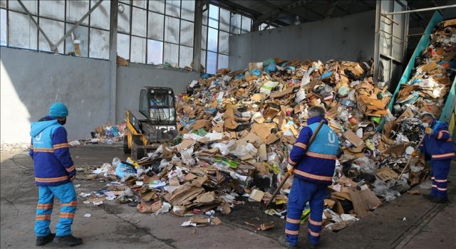 Üsküdar Belediyesi, atık gelirden engellilere tekerlekli sandalye, öğrencilere de burs veriyor