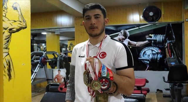 Milli bilek güreşçi, bir haftada 2 Türkiye şampiyonluğu kazandı
