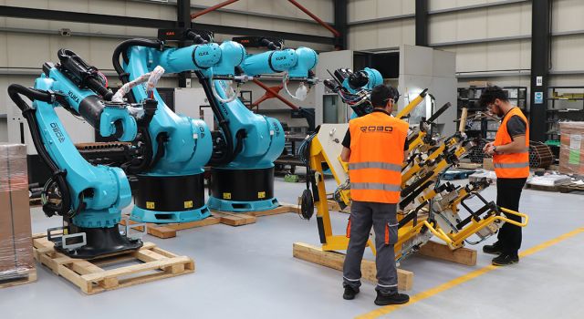 Ünlü otomobil markalarına robotik üretim hattı kuran Türk Firması