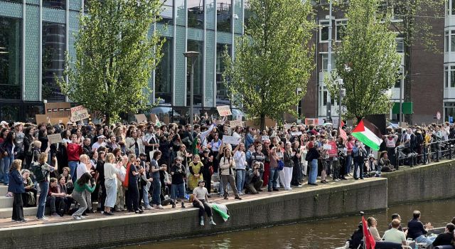 Amsterdam Üniversitesi'nde Filistin'e destek gösterileri sürüyor