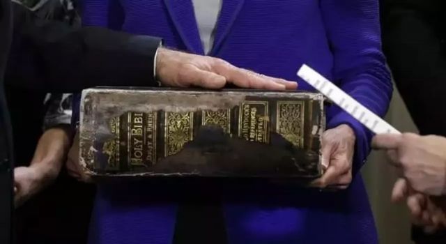 ABD'de müfredata İncil'in konulması talimatı verildi