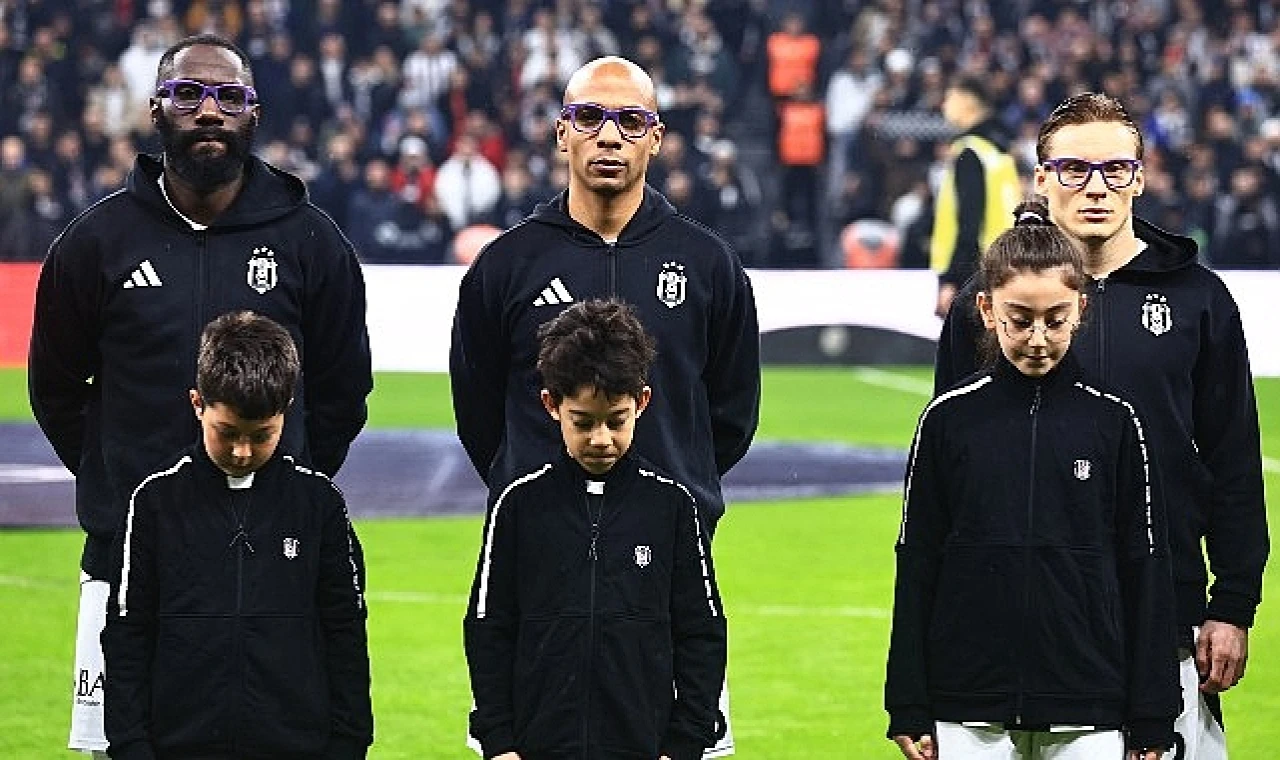 Beşiktaşlı Futbolcular Mor Gözlüklerle Sahaya Çıktı