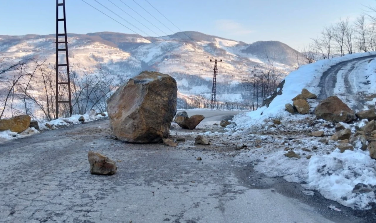 Uzmanlar uyarıyor Eriyen karlar heyelanlara yol açıyor