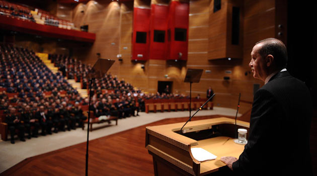 Erdoğandan, geleceğin komutanlarına mesaj: Demokrasideki kesintiler, on yılları heba etti