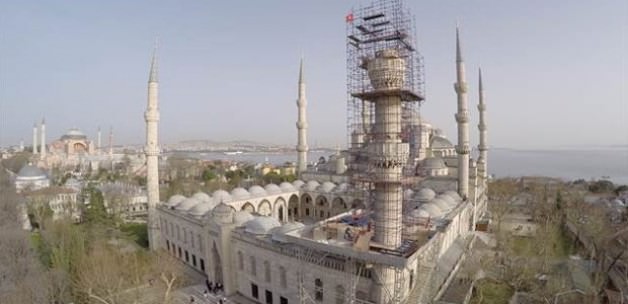 Sultanahmet Camisi'nin bir minaresinde kayma var