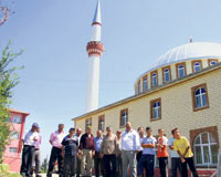 Camiye muayeneye çağırdılar köylülerden hayır oyu istediler