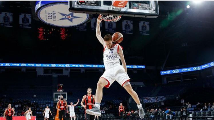 Anadolu Efes Farklı Kazandı