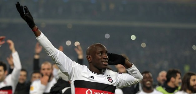 Demba Ba'dan ayakta alkışlanacak hareket!