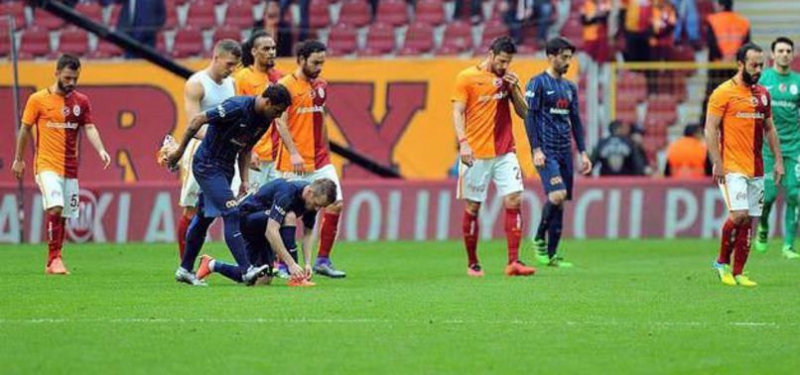 Cimbom kurtarıcısını arıyor