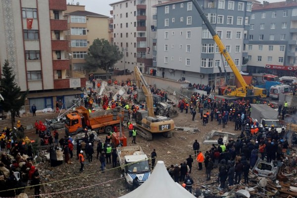 Cumhurbaşkanı Kartal'da çöken binanın enkazında