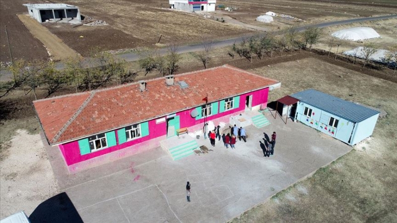 Diyarbakır'ın eğitim neferleri kırsaldaki okulları yeniliyor
