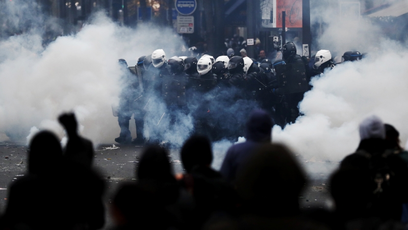 Fransa'daki emeklilik reformu protestolarına katılım 500 bini buldu