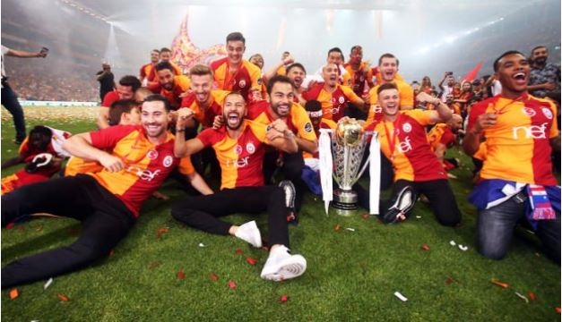 Galatasaraylı yıldız: Birlikte Namaz Kılıyoruz