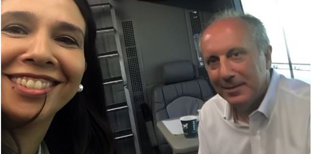 "Hacı" Muharrem'in Otobüsünde Selfie...Masadaki Ayrıntı