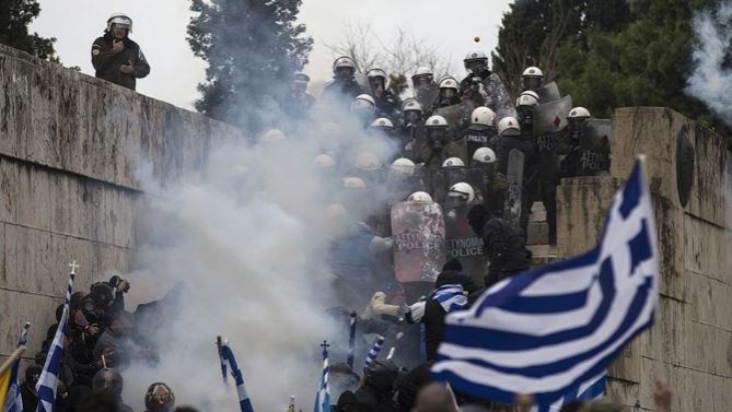 “İsim Anlaşması” İçin Protestolar Sürüyor