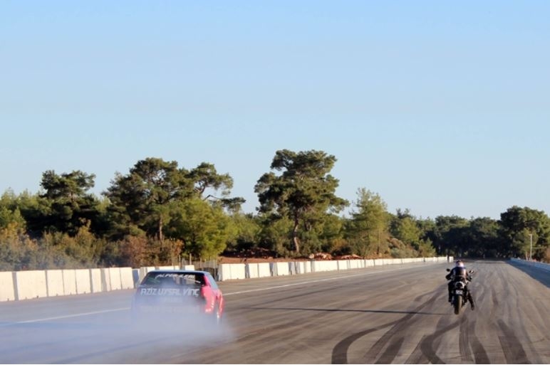 Kepez'de Drag Yarışı Nefes Kesti Kepez Oto Drag Pistinde Drag Otomobili Ve Yarış Motosikleti Aynı ...