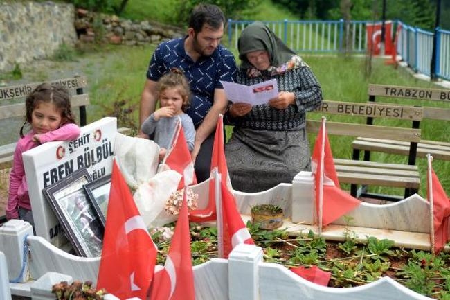 Şehit Eren Bülbül'ün Karnesi Gözyaşlarına Boğdu