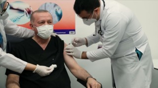 Cumhurbaşkanı Erdoğan’a Kovid-19 aşısının ilk dozu uygulandı