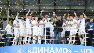 Teknik direktörlüğünü Lucescu'nun yaptığı Dinamo Kiev'de şampiyonluk sevinci yaşanıyor