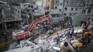 Enkazların altında Filistinlilerin çürümüş cesetleri çıkıyor