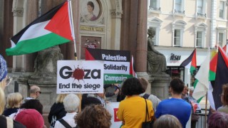 İngiltere'de genci yaşlısı Filistin için sokaklarda