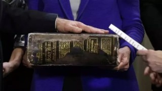 ABD'de müfredata İncil'in konulması talimatı verildi