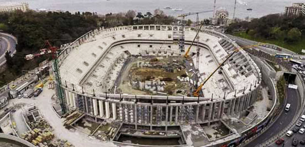 Vodafone Arena'da iskele çöktü!