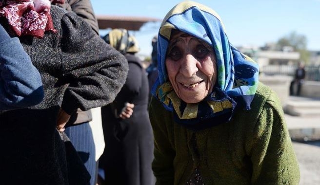 Afrinli Zeynep Ninenin Yardımına Mehmetçik Koştu