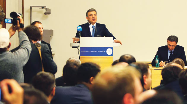 Abdullah Gül, Alman yetkililere rest çekti: Ya konuşmayı yaparım ya da Türkiyeye dönerim