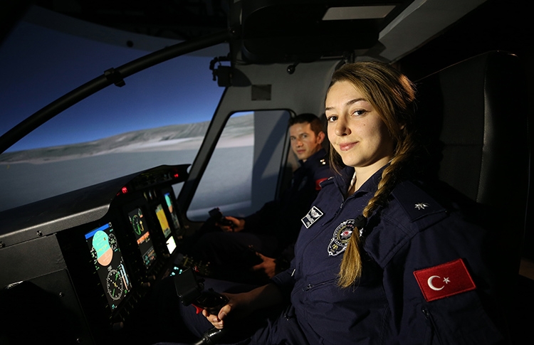 Emniyetin ilk kadın helikopter pilotu olarak tarihe geçti