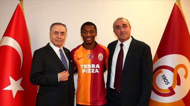 Galatasaray üçüncü transferine imza attırdı