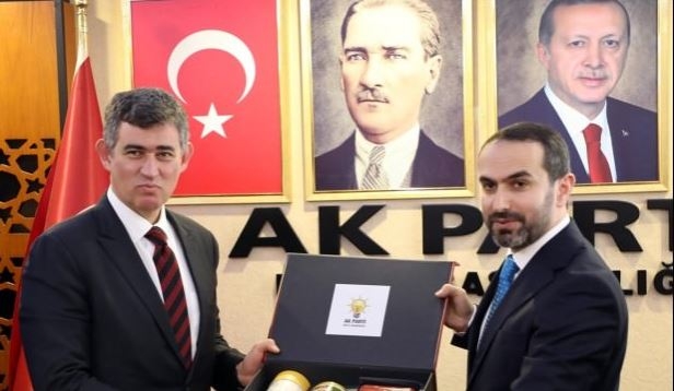 Metin Feyizoğlu'ndan AK Parti'ye Sürpriz Ziyaret
