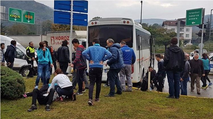 Sporcuları Taşıyan Midibüs Kaza Yaptı: 12 Yaralı