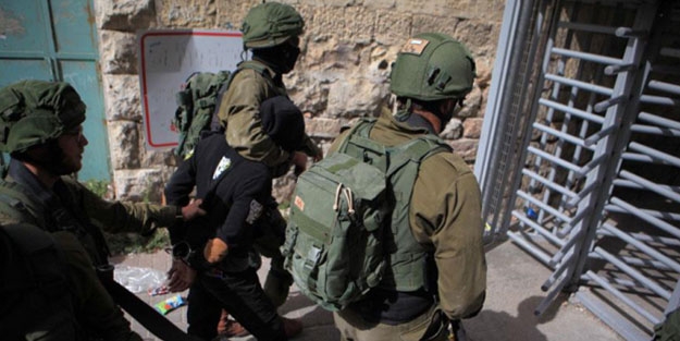 Teröristler 25 Filistinliyi gözaltına aldı
