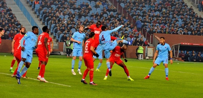 Trabzonspor-Ümraniyespor maçında gol sesi yok